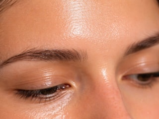 Cildiniz yağlıysa üzülmeyin: Faydaları "şanslı" hissettiriyor...