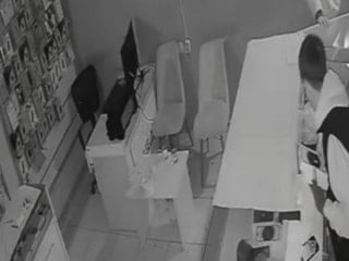 Iğdır’da telefon mağazasına gece baskını: Çok sayıda cihaz çalındı