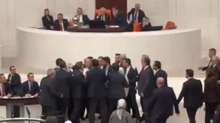 TBMM Genel Kurulu'nda yumruklu kavga