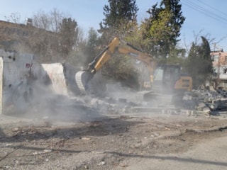 Erzin’in 47 yıllık sanayi sitesi yıkılıyor