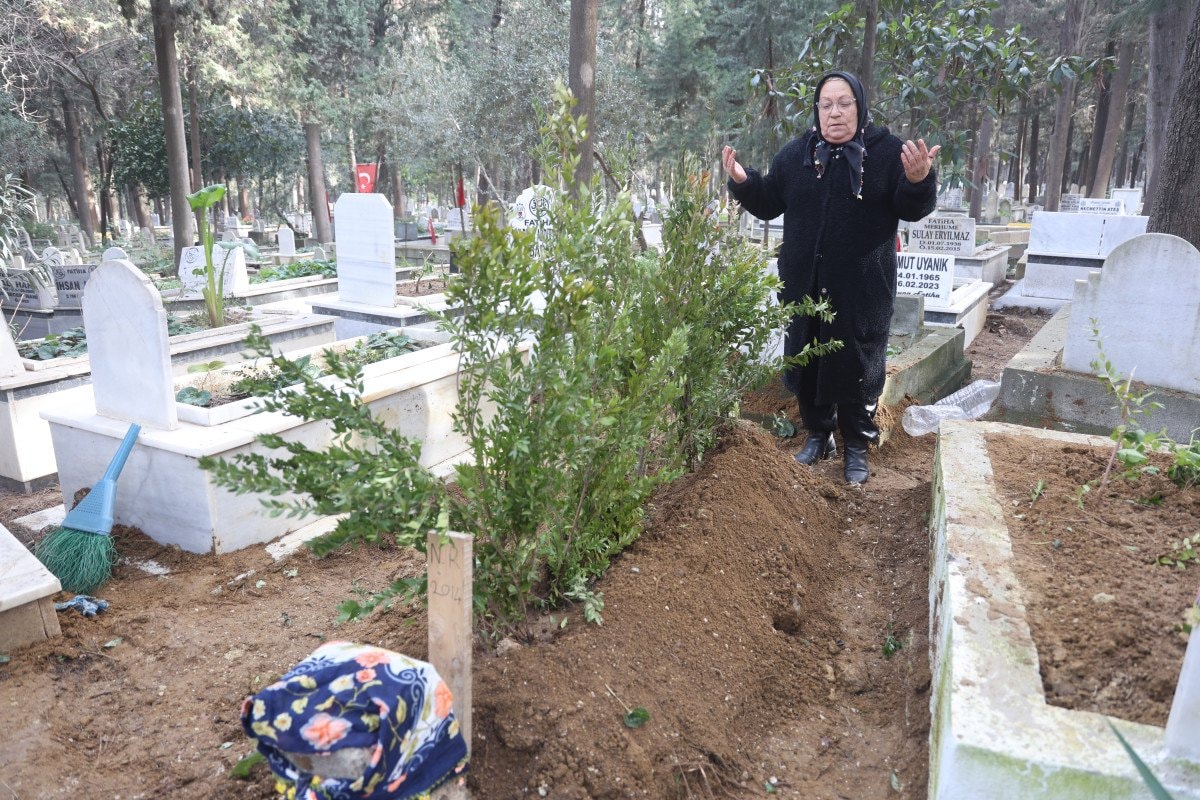 Hatay Merkezli Depremlerde Kaybın Ardında Kalan Aile Anıları ve Mezarlık İzleri
