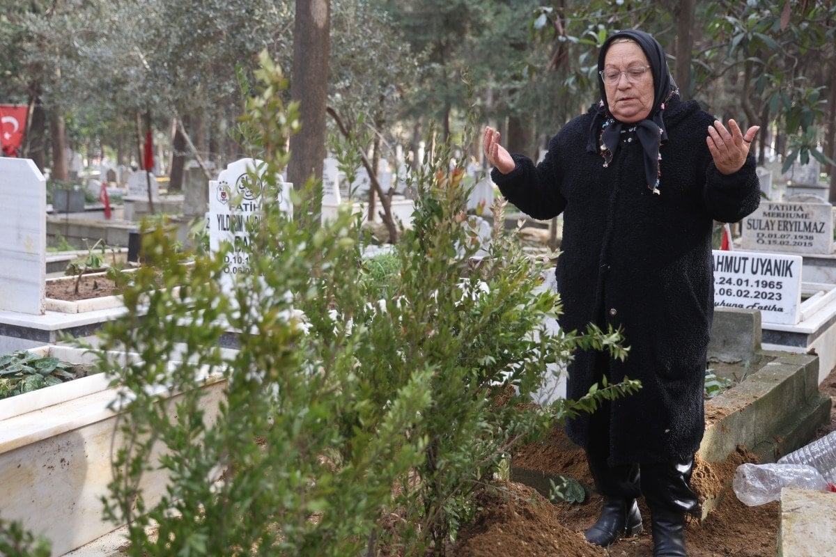 Hatay Merkezli Depremlerde Kaybın Ardında Kalan Aile Anıları ve Mezarlık İzleri