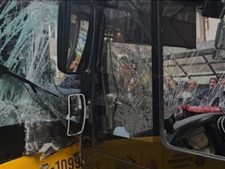 İstanbul'da 2 İETT otobüsü kafa kafaya çarpıştı