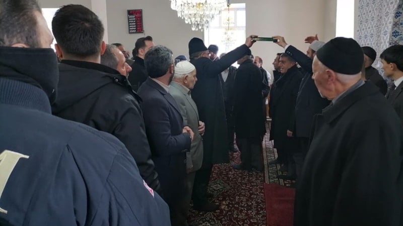 Hınıs’ta barış sevinci: Husumetli aileler el sıkıştı