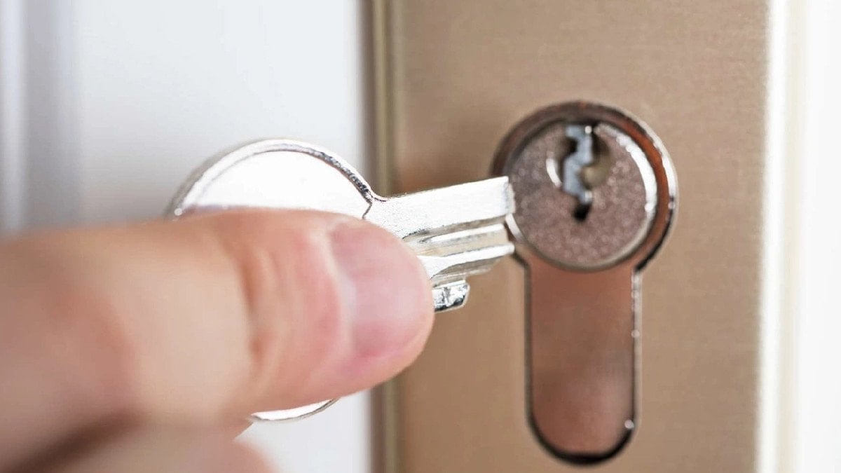 Çilingir sırrı verdi: Kırık anahtarı saniyeler içinde çıkaran yöntem -  Ensonhaber