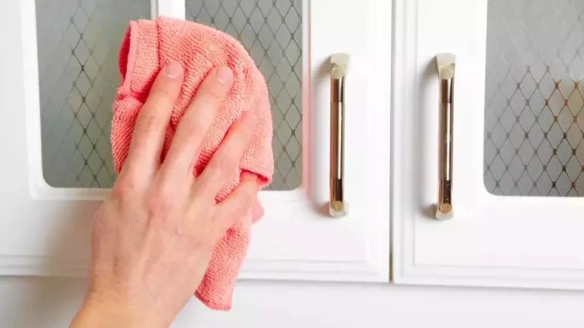 Sararmış Mutfak ve Banyo Dolap Kulplarını Parlatan Ev Yapımı Formül: Adım Adım Rehber