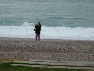 Dev dalgalar Konyaaltı’nı beyaza bürüdü