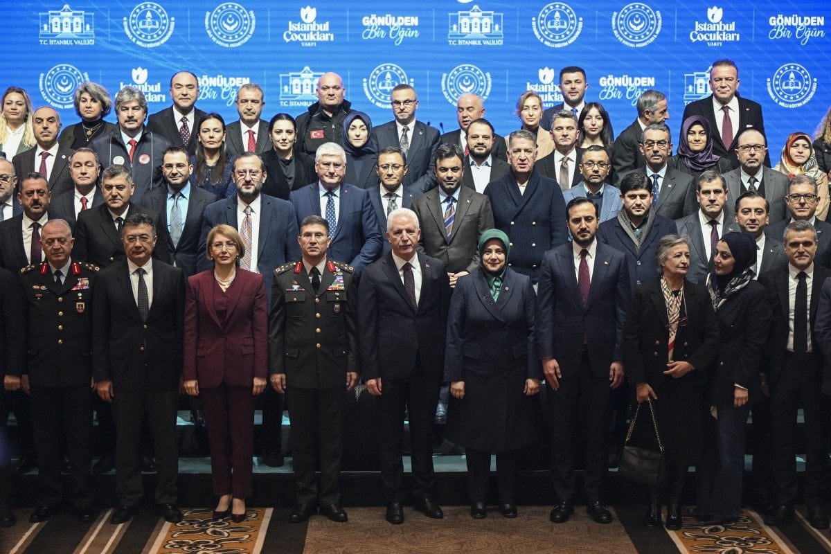 İstanbul'da "Gönülden Bir Öğün" projesi hayata geçti: Hedef 100 bin öğrenci  - Güncel Son Dakika Haberleri