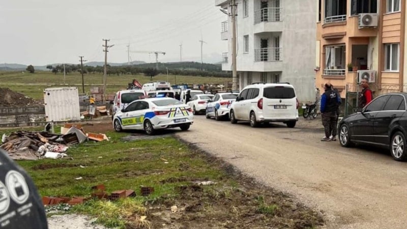 İzmir'de iş makinesinin çarptığı kişi hayatını kaybetti