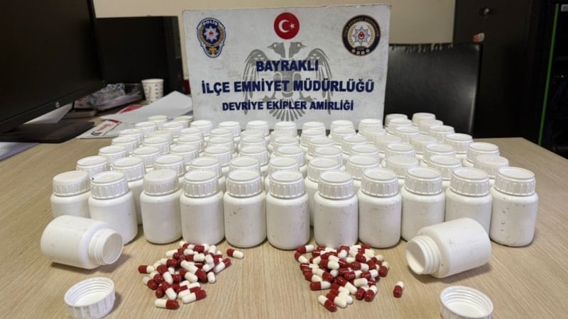 İzmir'de mezarlıkta bulunan poşetten binlerce uyuşturucu hap çıktı