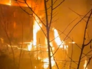 İstanbul'da iki katlı ahşap evde yangın