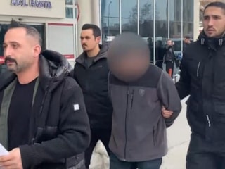 Konya'da çeşitli suçlardan aranan şahsın kadın kıyafetleriyle saklandığı ortaya çıktı