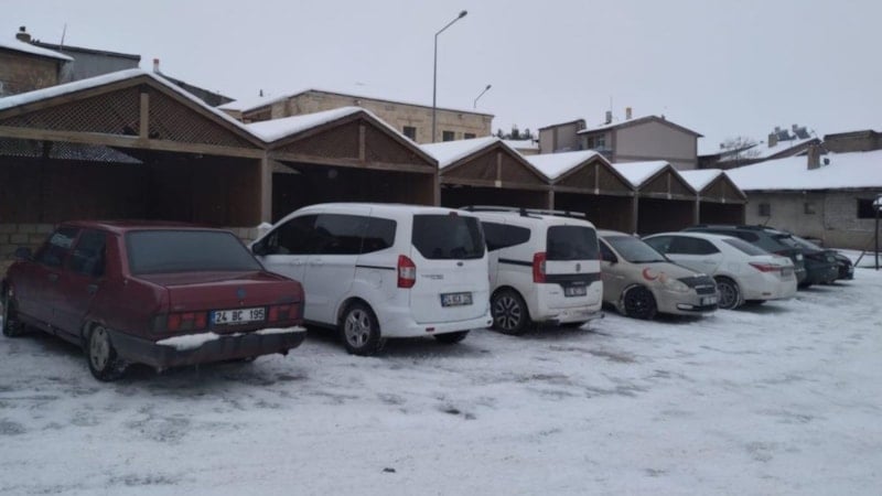 Tercan’da dondurucu soğuk pazarı vurdu: Tezgâhlar açılmadı