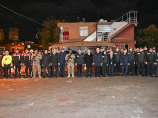 Antalya'da bağımlılardan bıktı, evinin camına yazı astı: Bu evde uyuşturucu satışı yoktur