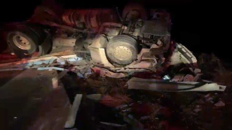 Aksaray'da yaşanan trafik kazasında devrilen tırın sürücüsü hayatını kaybetti