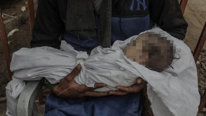 Gazze'de dondurucu soğuklar, bir bebeği daha hayattan kopardı