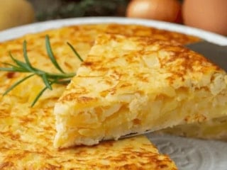 Çay demlenene kadar hazır! Fırınsız, hamur açmadan tavada patates böreği tarifi