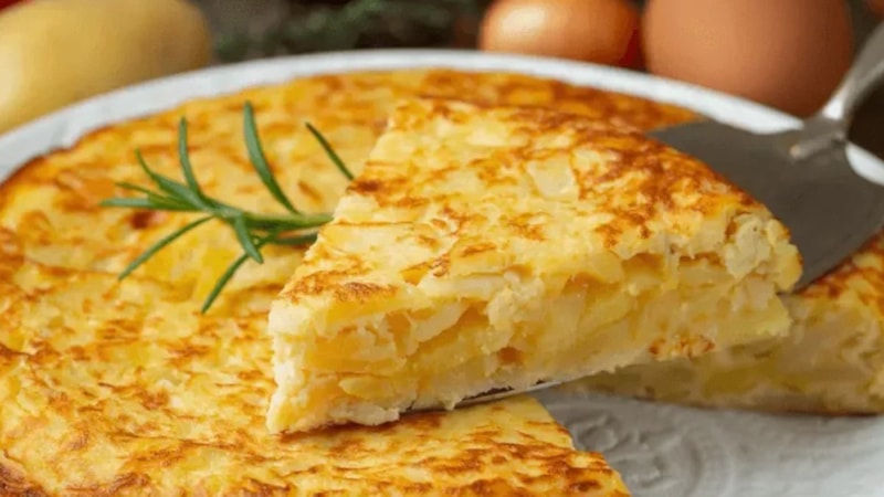 Çay demlenene kadar hazır! Fırınsız, hamur açmadan tavada patates böreği tarifi