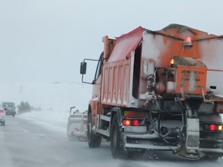 Sivas'ta kar hayatı felç etti: 800 yerleşim yerine ulaşım sağlanamıyor