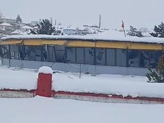 Sivas’ta kar felaketi: Düğün salonunun çatısı çöktü