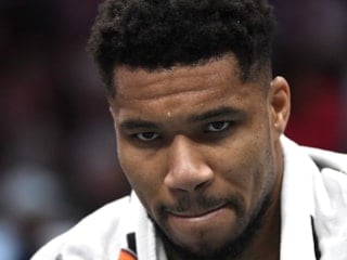 Giannis Antetokounmpo, en az 4 hafta yok