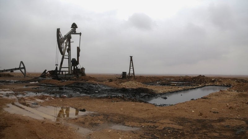 Suriye'de terör örgütü YPG'den alınan bölgelerde petrol çıkarılıyor