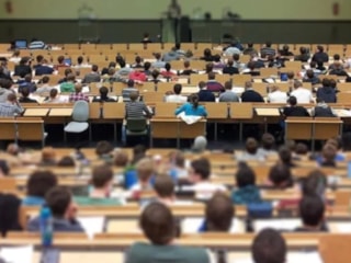 Öğrencilere af yolda