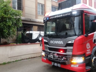 Antalya'da yaşlı adamı yangından komşuları kurtardı