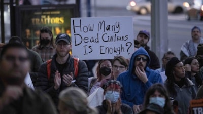 Minneapolis’te Federal Bina önünde protesto düzenlendi