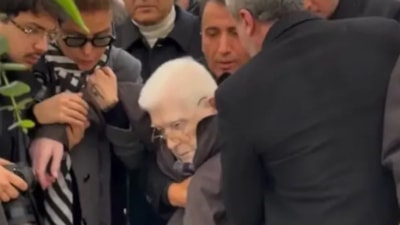 İzzet Günay, Haldun Dormen'in cenazesinde fenalaşarak yere yığıldı