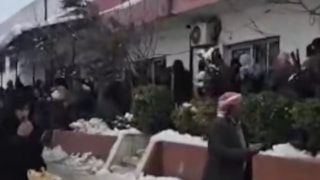 Ayn el-Arab'da zor şartlar: Dondurucu soğuk ve ekmek kuyrukları