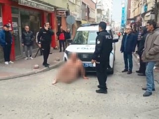 Samsun'da çıplak halde caddede dolaşan şahıs gözaltına alındı