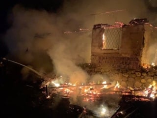 Çorum'da çıkan yangın ev ve depoyu kullanılamaz hale getirdi