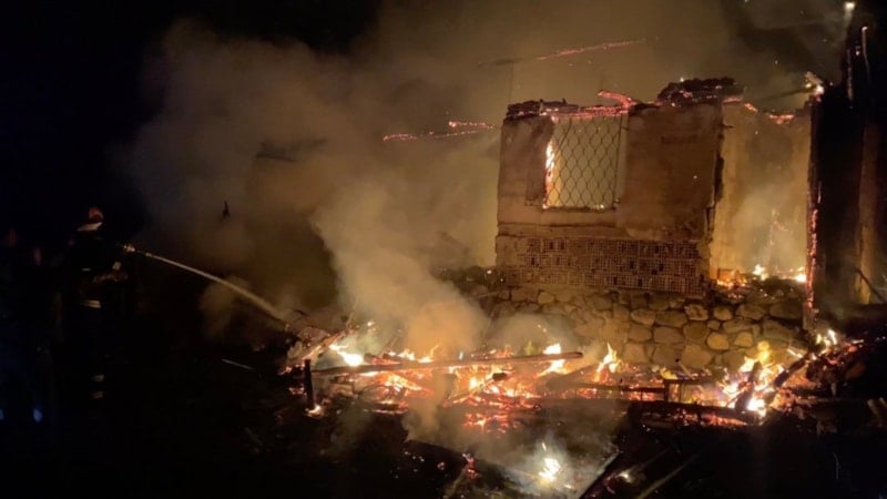 Çorum'da çıkan yangın ev ve depoyu kullanılamaz hale getirdi