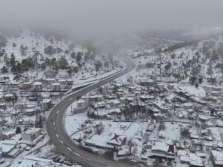 Sertavul Yaylası karla beyaza büründü