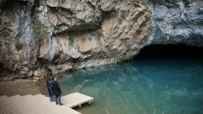Altınbeşik Mağarası’na giden yürüyüş yoluna çelik kafes güvencesi