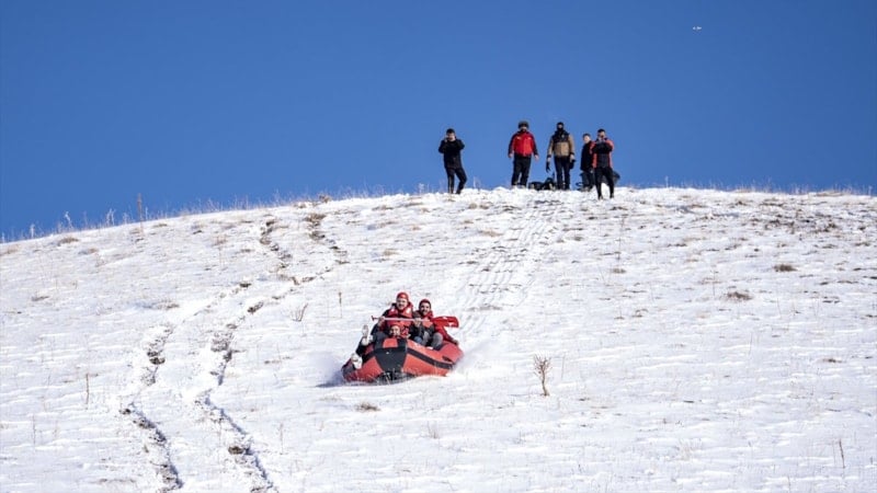 Erzurum’da dondurucu soğukta macera