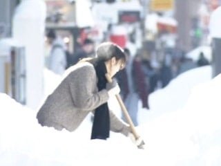 Japonya’da kar ulaşımı durdurdu: Binlerce yolcu havalimanında mahsur