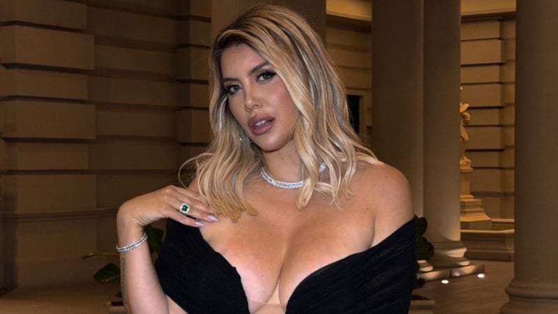 Wanda Nara'nın dikkat çeken photoshop'u! Telefonun yarısı yok