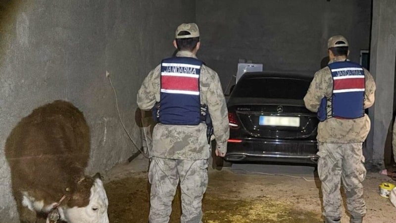 Şanlıurfa’da çalıntı otomobil ahırda ele geçirildi
