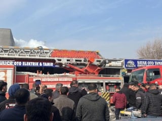 Hatay'da yangında görüntü alma yarışı