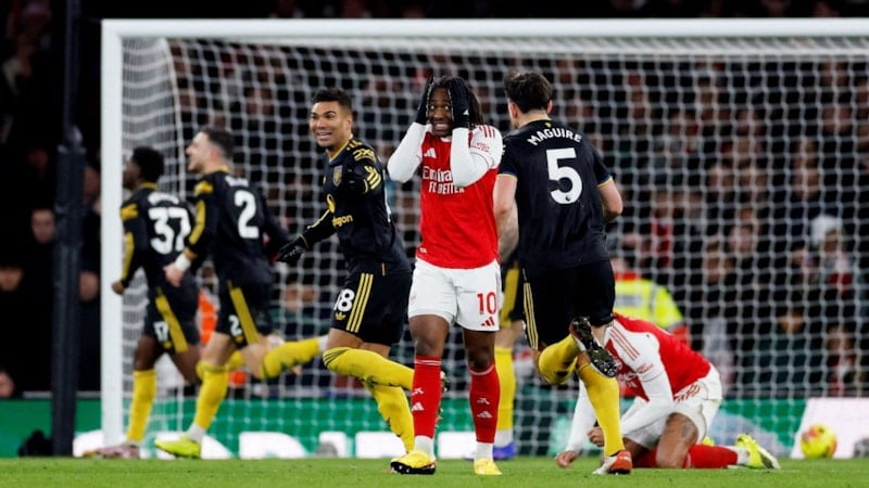 İngiltere'de lider Arsenal'in puan kayıpları sürüyor