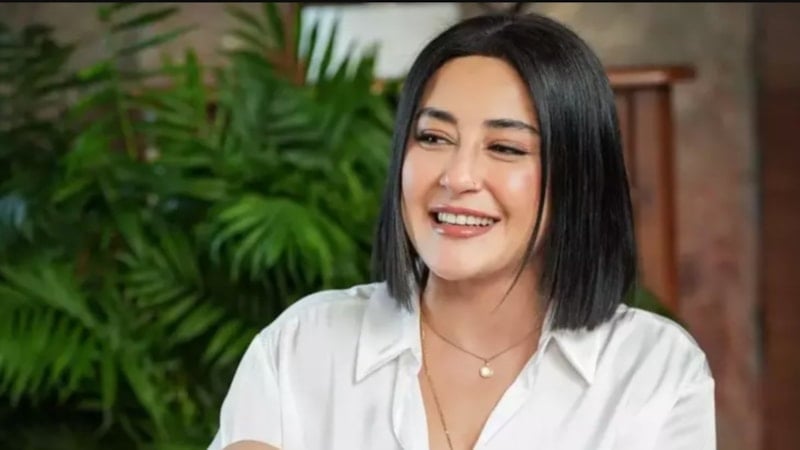 Melek Mosso sahnede fenalaştı! Sevenleri korktu