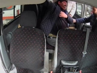 Sakarya’da fenalaşan yolcu için rotasını hastaneye çevirdi