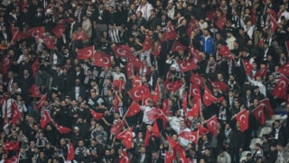 Beşiktaş taraftarından 'yönetim istifa' tepkisi