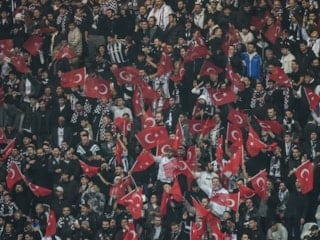 Beşiktaş taraftarından 'yönetim istifa' tepkisi