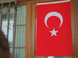 Uzak Şehir’den ince ‘Bayrak’ mesajı