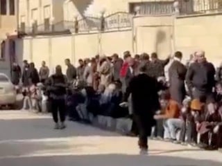 Suriye'de yeni dönem: SDG unsurları silah bırakıp belge alıyor