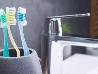 Diş fırçalarını banyoda bırakan yandı: Bakın neye yol açıyor