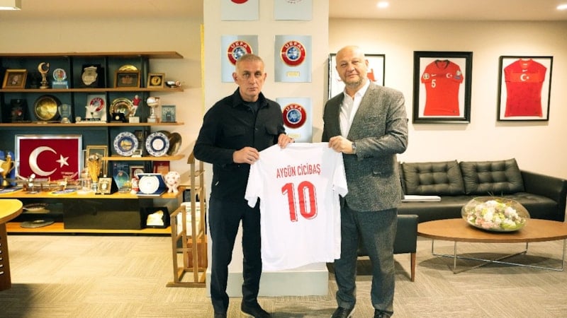 Karşıyaka'da Aygün Cicibaş’tan istifa kararı